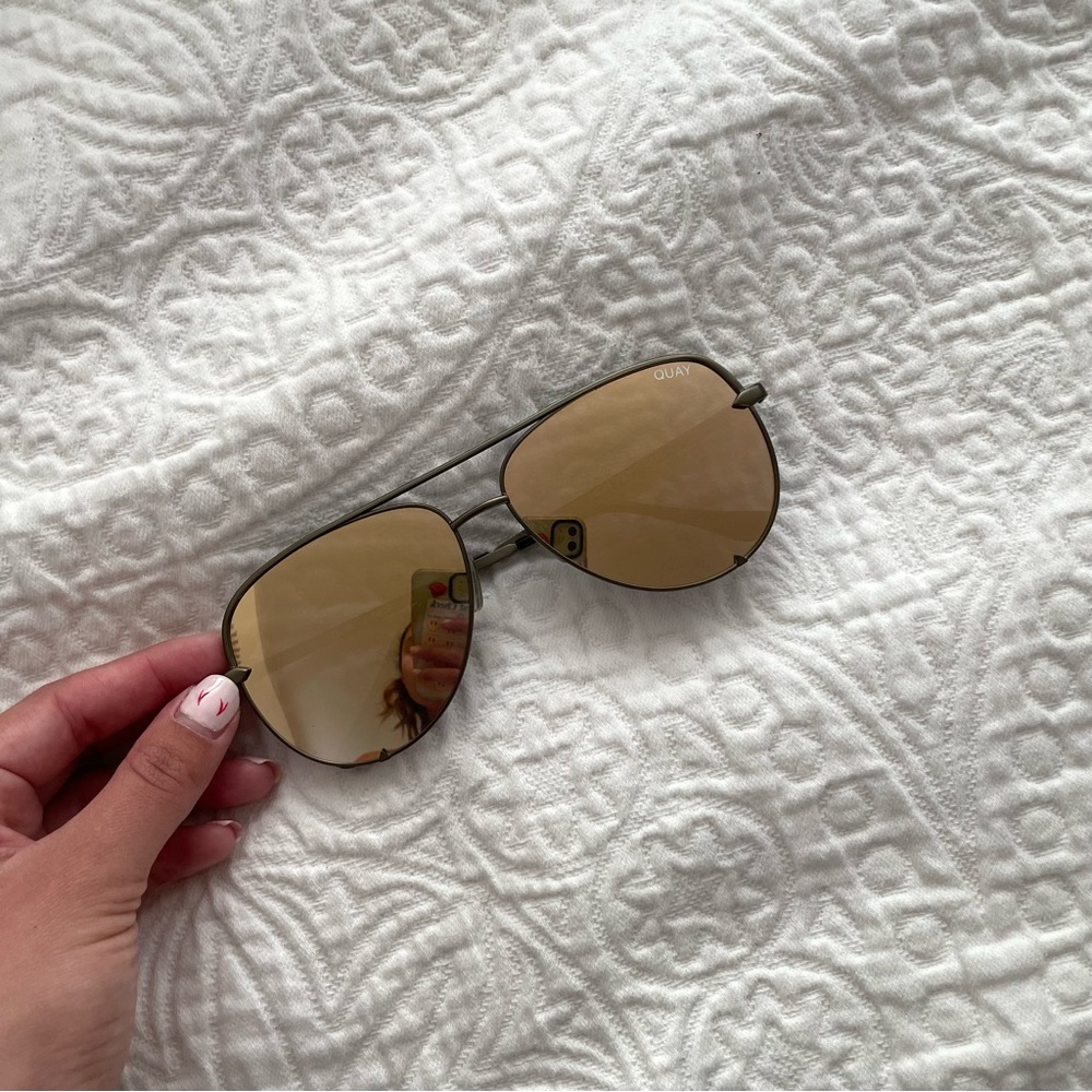 Desi Quay High key sunglasses
